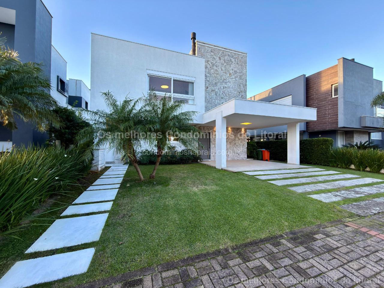 Casa Beira Lago à Venda no Condomínio Sea Coast | 4 Suítes | Xangri-Lá — Xangri-lá