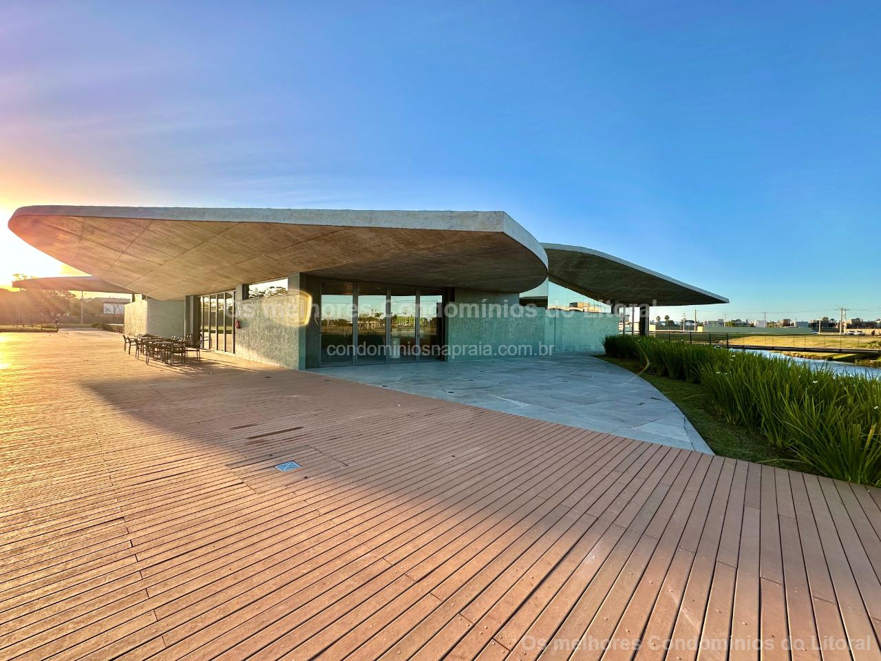 TERRENO BEIRA LAGO À VENDA NO CONDOMÍNIO LÓTUS | 450,00 m² | Atlântida | Xangri-Lá — Xangri-lá