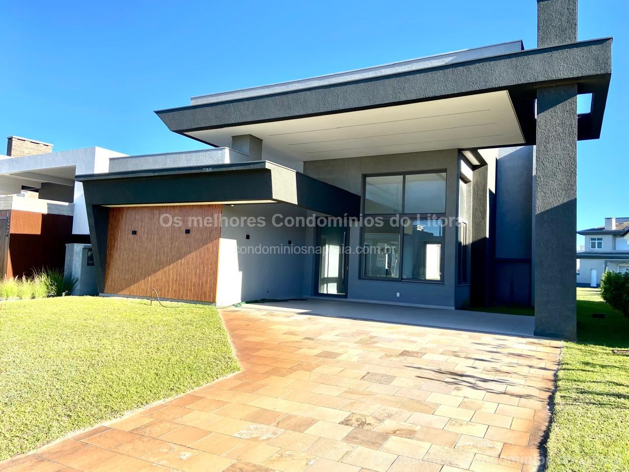 CASA BEIRA LAGO À VENDA NO CONDOMÍNIO COSTA SERENA | 220 m² | Capão da Canoa — Capão da Canoa