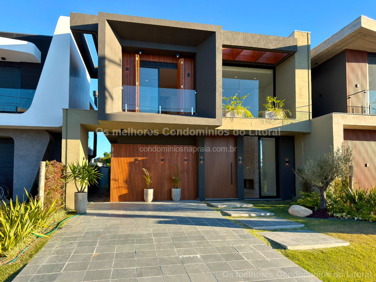 SOBRADO À VENDA NO CONDOMÍNIO SUNSET | 219 m² | 4 SUÍTES | Xangri-Lá — Xangri-lá
