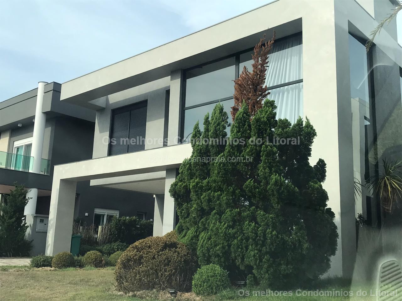 CASA DE ALTO PADRÃO À VENDA NO CONDOMÍNIO ENSEADA LAGOS | 449,31 m² | 5 SUÍTES | Xangri-Lá — Xangri-lá