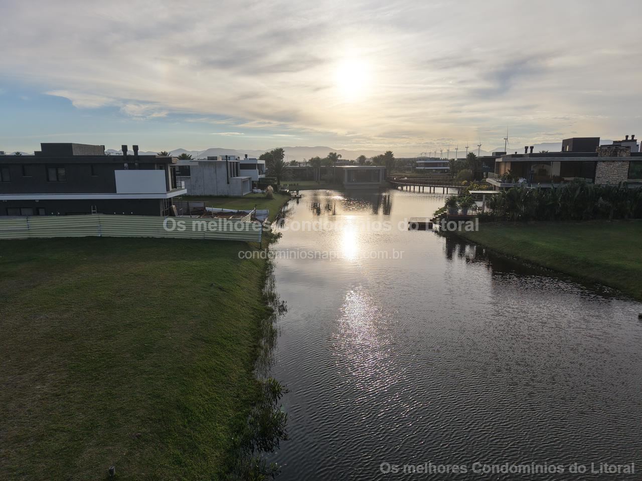 LOTE BEIRA LAGO À VENDA NO CONDOMÍNIO SENSE | 457,12 m² | Xangri-Lá — Xangri-lá