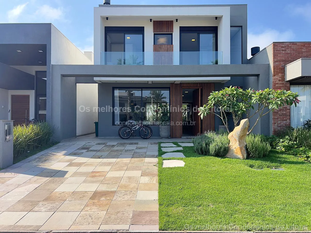 EXCLUSIVIDADE E DESIGN CONTEMPORÂNEO NO CONDOMÍNIO BLUE | SOBRADO MOBILIADO | 211 m² | XANGRI-LÁ — Xangri-lá