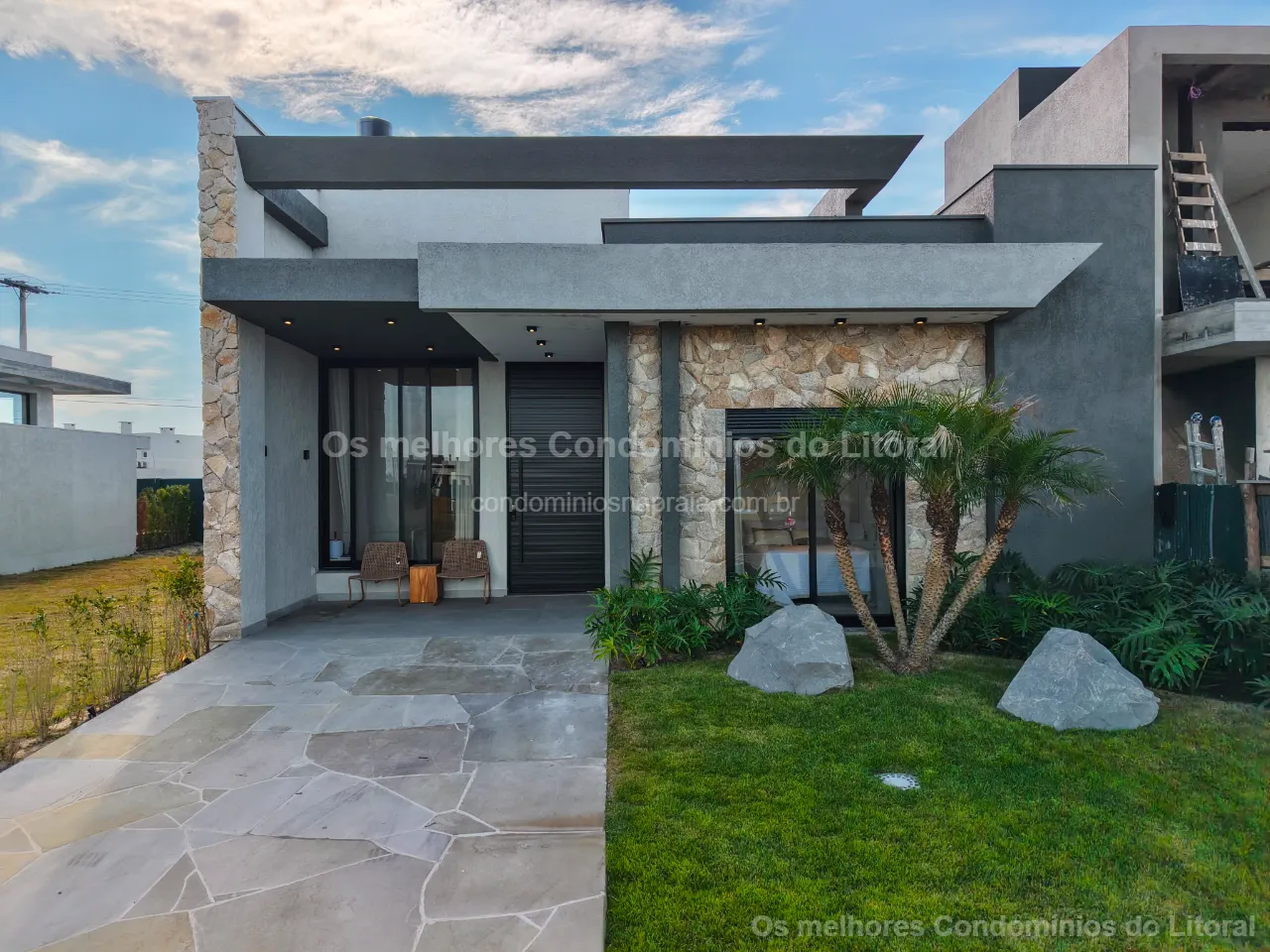 CASA TÉRREA MOBILIADA À VENDA NO CONDOMÍNIO ZEN | 4 SUÍTES | XANGRI-LÁ — Xangri-lá