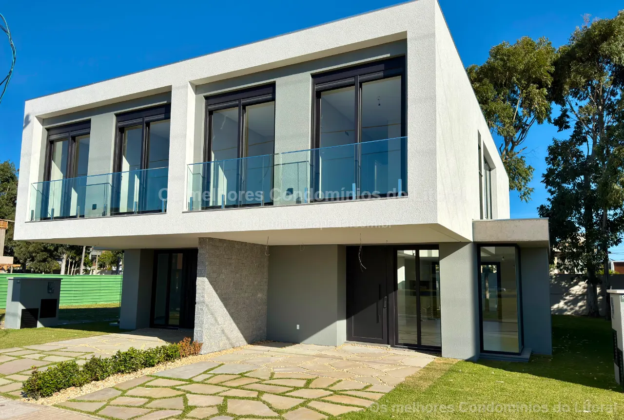 CASA DE ALTO PADRÃO À VENDA NO CONDOMÍNIO AMANÁ ATLÂNTIDA | 224 m² | 3 SUÍTES | XANGRI-LÁ — Xangri-lá