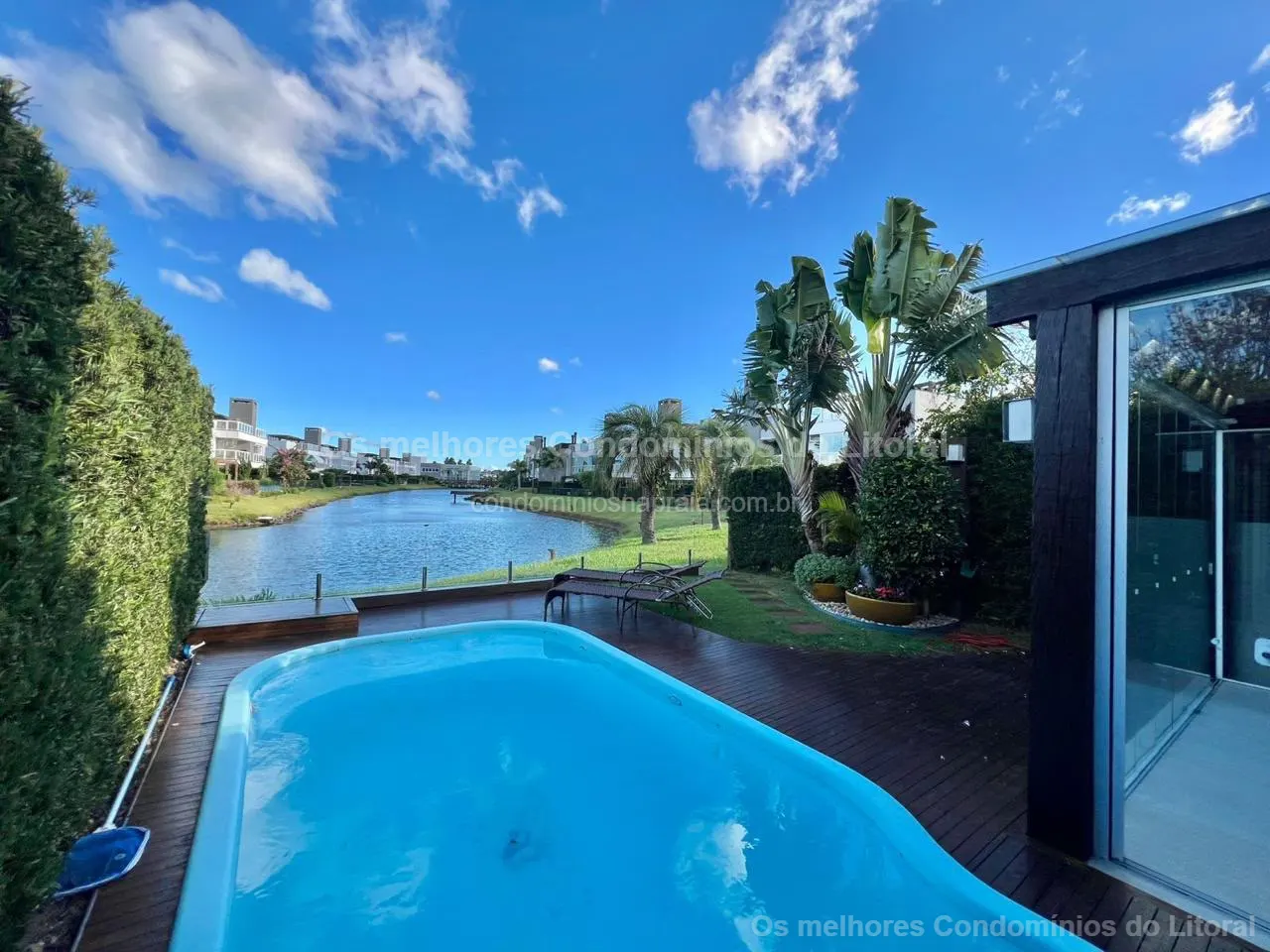 CASA BEIRA LAGO À VENDA NO CONDOMÍNIO ROSSI ATLÂNTIDA | 349 m² | 4 DORMITÓRIOS | XANGRI-LÁ — Xangri-lá