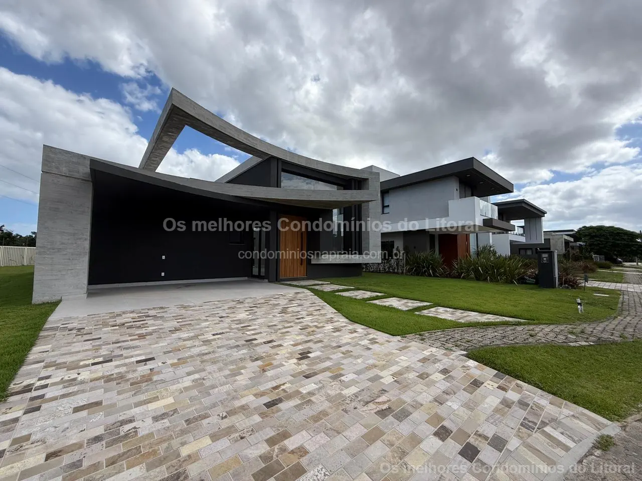 CASA À VENDA NO CONDOMÍNIO CAPÃO ILHAS RESORT | 300 m² | 4 SUÍTES | CAPÃO DA CANOA — Capão da Canoa