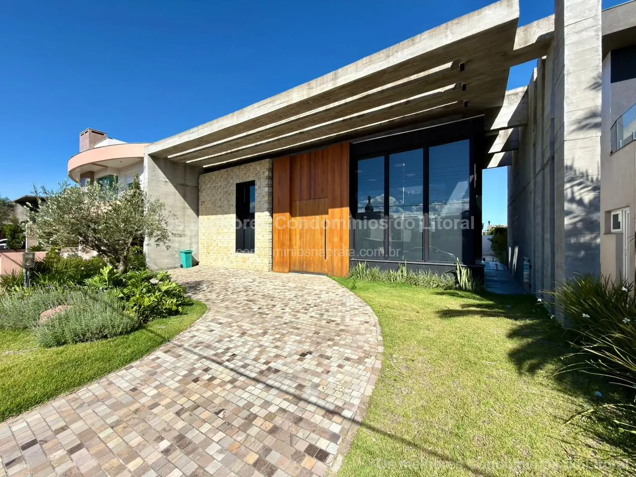 CASA À VENDA NO CONDOMÍNIO VELAS DA MARINA | 210 m² | 4 SUÍTES | CAPÃO DA CANOA — Capão da Canoa