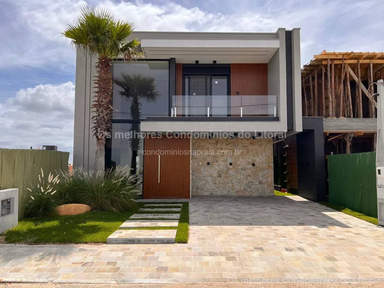 CASA BEIRA LAGO À VENDA NO CONDOMÍNIO ALLURE | 223 m² | 4 SUÍTES | XANGRI-LÁ — Xangri-lá