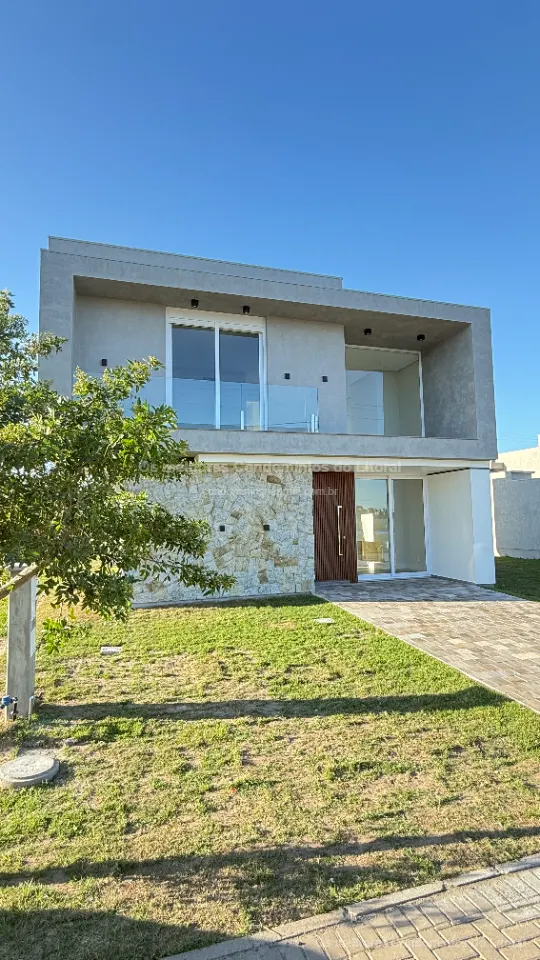 CASA À VENDA NO CONDOMÍNIO ZEN | 187 m² | 4 SUÍTES | XANGRI-LÁ — Xangri-lá