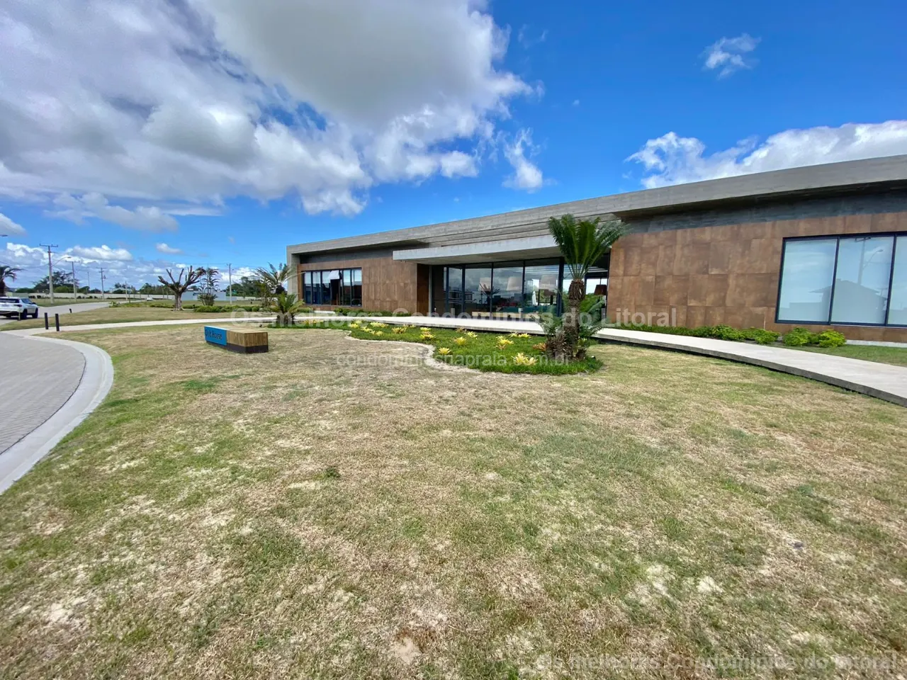 LOTE À VENDA NO CONDOMÍNIO ARENAS CURUMIM | 345,04 m² | BEIRA LAGO | CAPÃO DA CANOA — Capão da Canoa