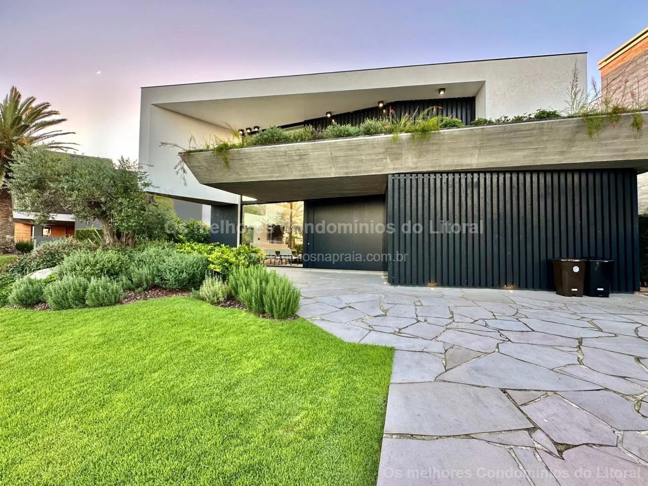 CASA À VENDA NO CONDOMÍNIO ENSEADA | 5 SUÍTES | MOBILIADA E DECORADA | XANGRI-LÁ — Xangri-lá