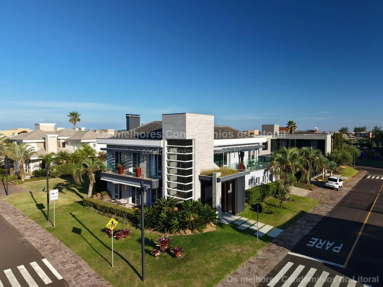 CASA À VENDA NO CONDOMÍNIO LAS DUNAS | 6 DORMITÓRIOS | MOBILIADA E DECORADA | XANGRI-LÁ — Xangri-lá