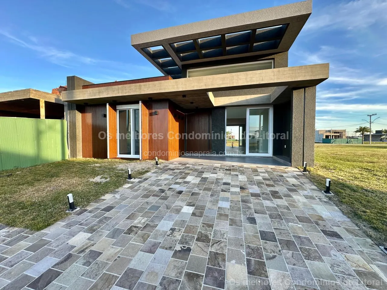 CASA À VENDA NO CONDOMÍNIO ALLURE | 4 SUÍTES | XANGRI-LÁ — Xangri-lá
