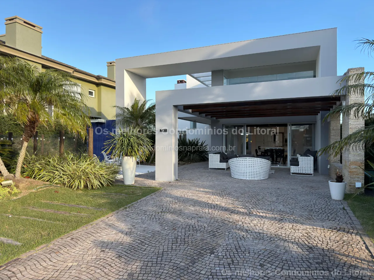 CASA À VENDA NO CONDOMÍNIO VENTURA | 4 SUÍTES | MOBILIADA E DECORADA | XANGRI-LÁ — Xangri-lá