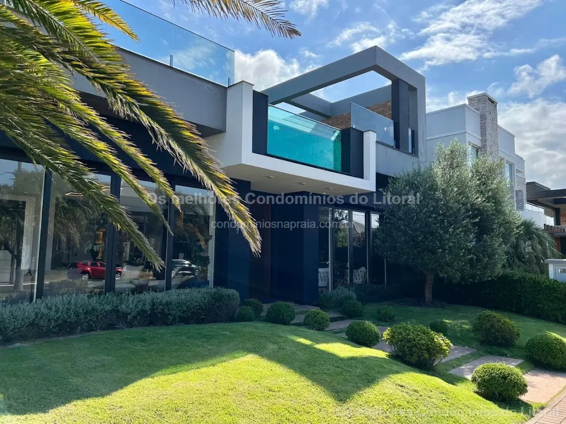 CASA À VENDA NO CONDOMÍNIO VELAS DA MARINA | 4 SUÍTES | MOBILIADA E DECORADA | CAPÃO DA CANOA — Capão da Canoa