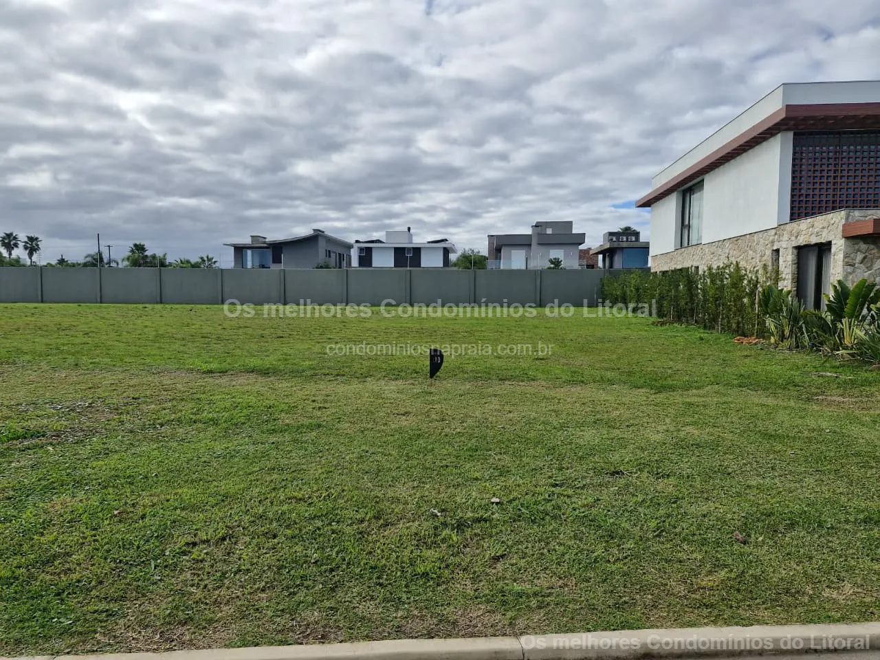 LOTE À VENDA NO CONDOMÍNIO LÓTUS | 450 m² | ATLÂNTIDA — Xangri-lá