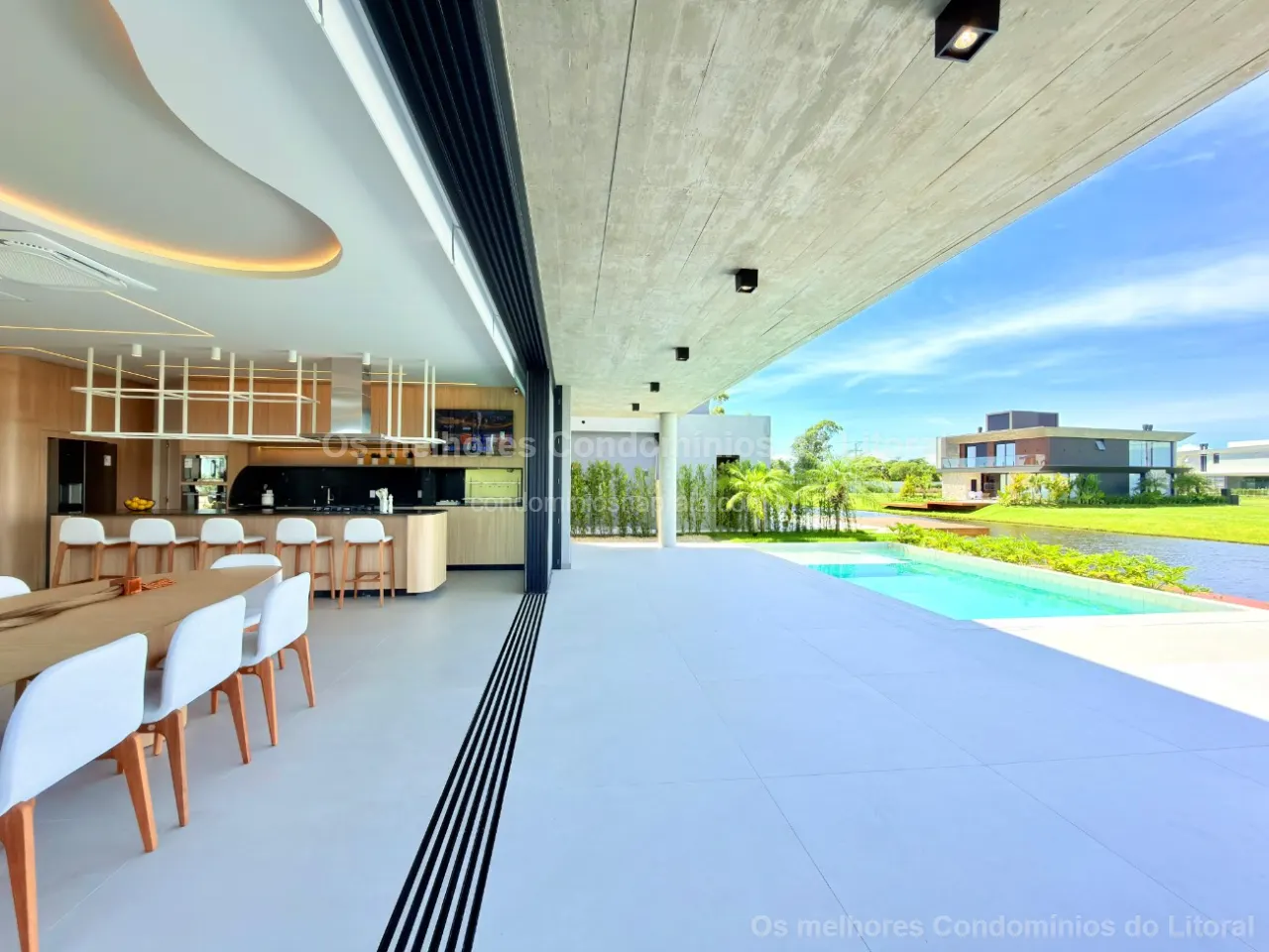 CASA BEIRA LAGO À VENDA NO CONDOMÍNIO AMARÉ | 5 SUÍTES | 398 m² | XANGRI-LÁ — Xangri-lá