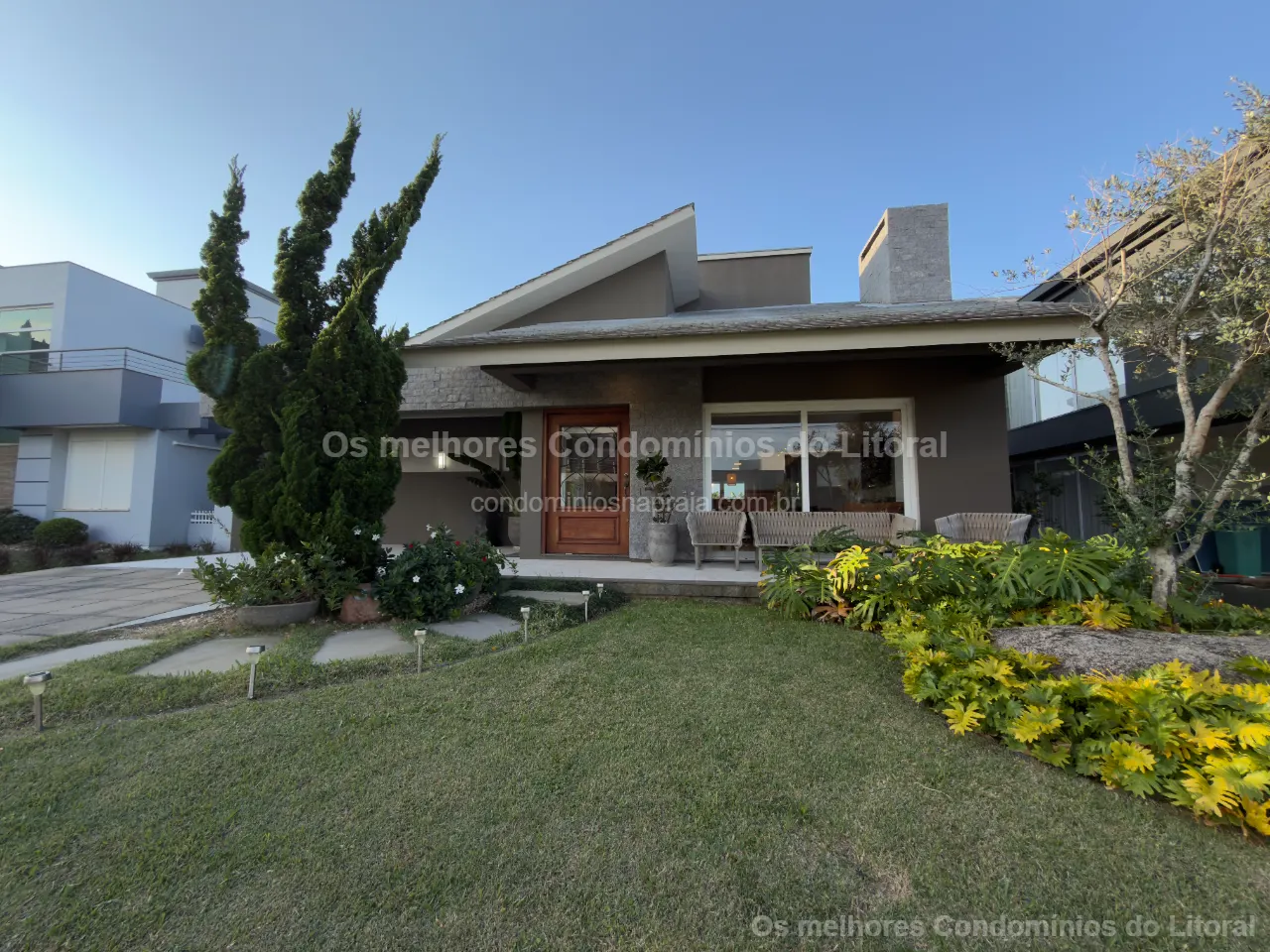 CASA À VENDA NO CONDOMÍNIO VENTURA | 4 SUÍTES | FUNDOS PARA ÁREA VERDE | XANGRI-LÁ — Xangri-lá