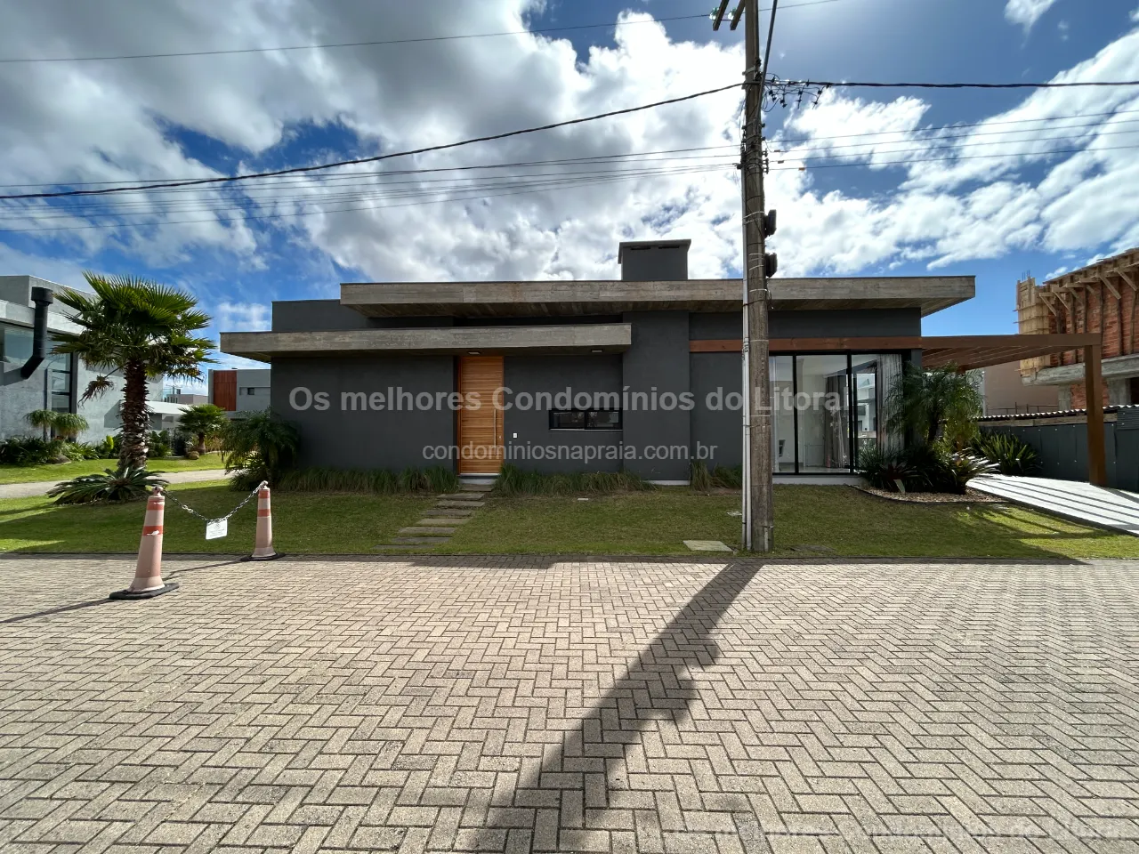 CASA À VENDA NO CONDOMÍNIO BLUE | 4 SUÍTES | ESQUINA | XANGRI-LÁ — Xangri-lá