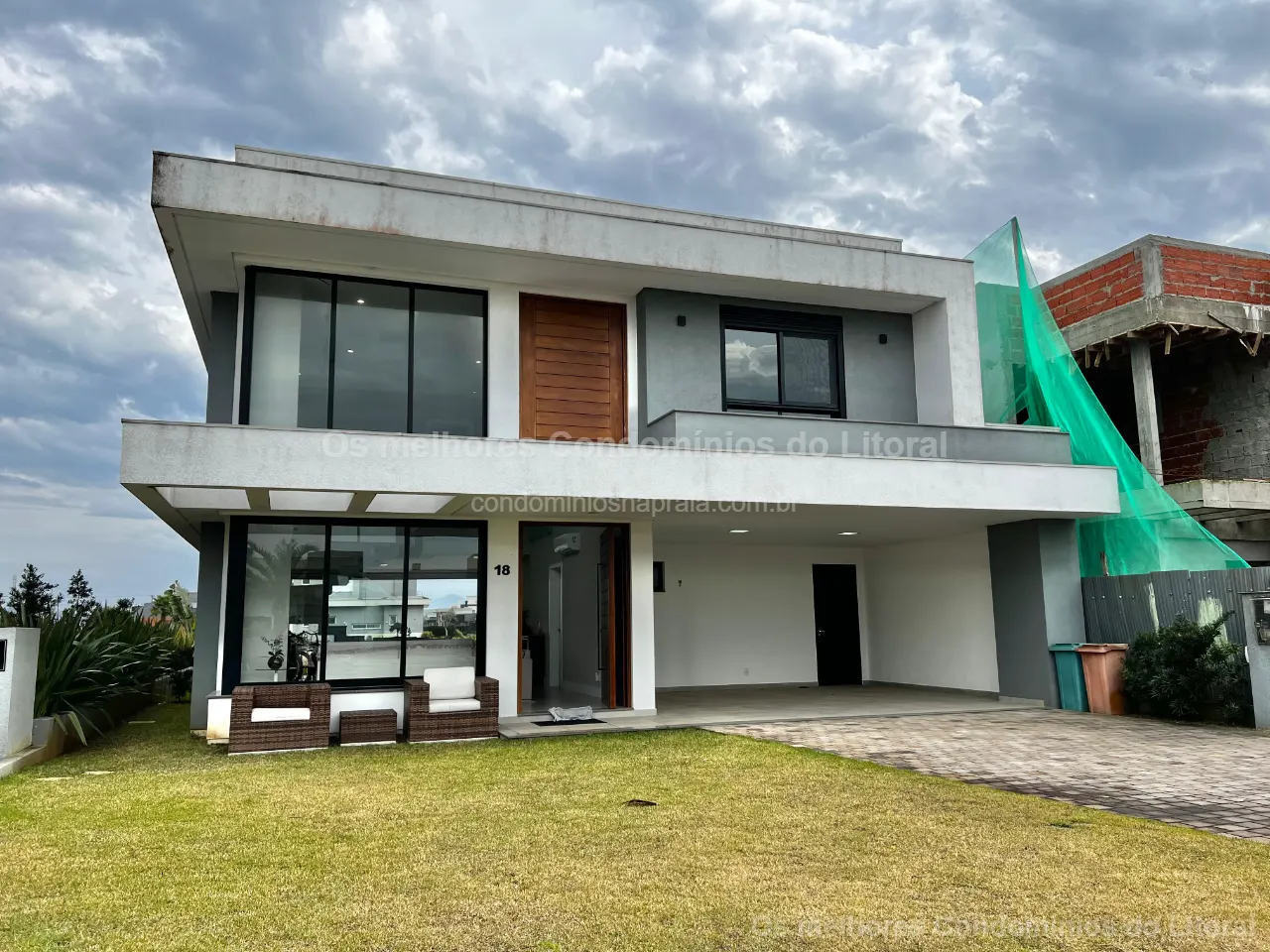 CASA BEIRA LAGO À VENDA NO CONDOMÍNIO RIVIERA | 3 SUÍTES | XANGRI-LÁ — Xangri-lá