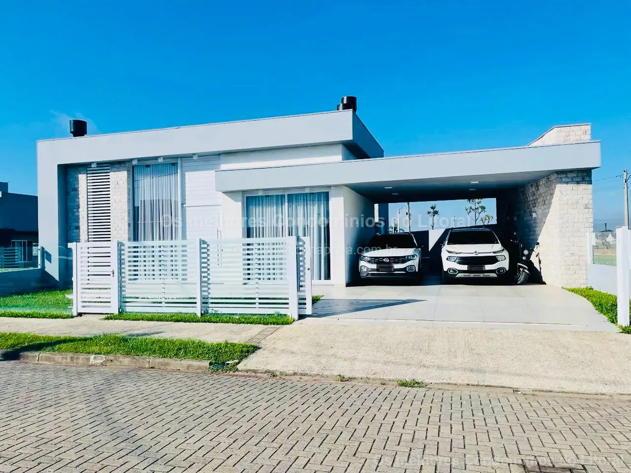 CASA TÉRREA À VENDA NO BAIRRO PLANEJADO SANTORINI | 3 SUÍTES | MOBILIADA | XANGRI-LÁ — Xangri-lá