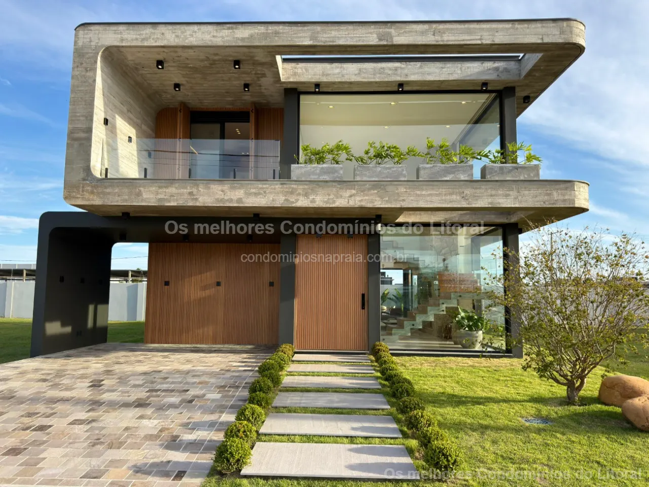 CASA À VENDA NO CONDOMÍNIO AMARÉ | 4 SUÍTES | 327 m² | FRENTE NORTE | XANGRI-LÁ — Xangri-lá