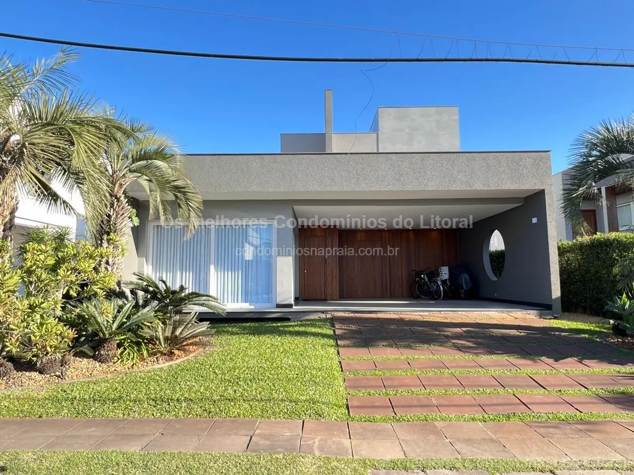 SOBRADO À VENDA NO CONDOMÍNIO QUINTAS DO LAGO – XANGRI-L — Xangri-lá