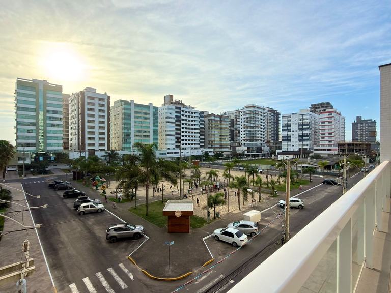 Praça Marina Park e área urbana de Capão da Canoa vistas do alto